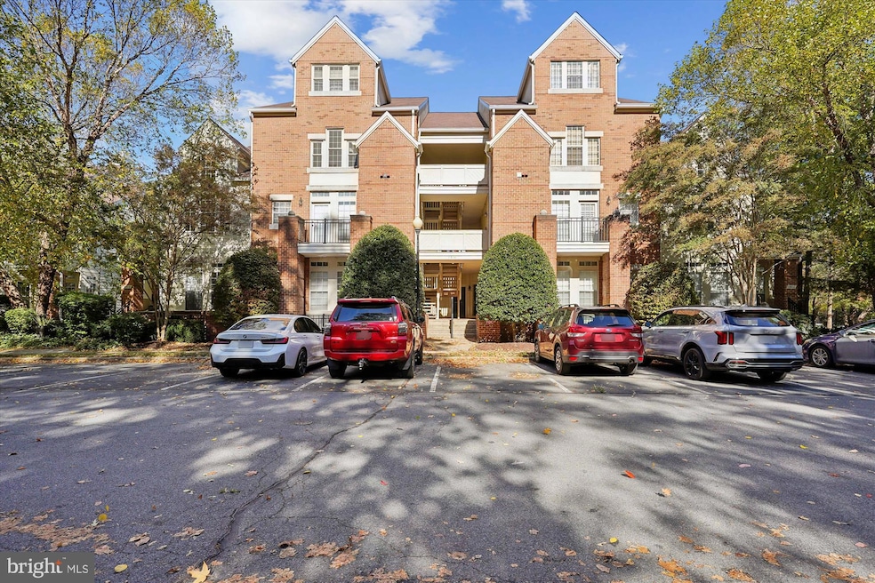 1314 Garden Wall Cir unit C, Reston, VA 20194 - photo 1