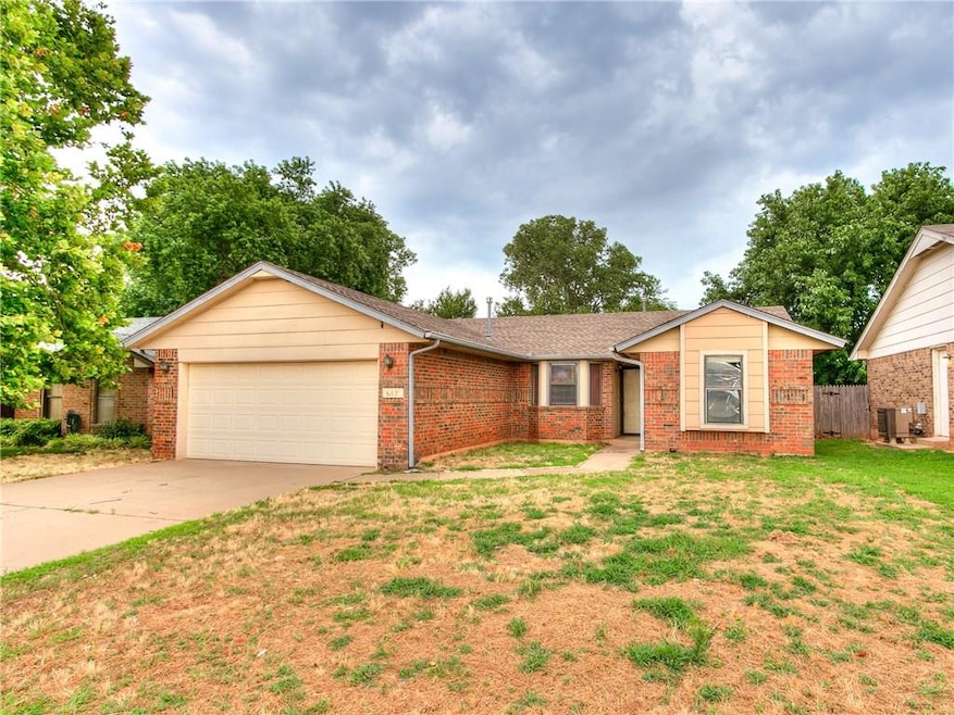 617 Coopers Hawk Dr, Norman, OK 73072 - photo 1