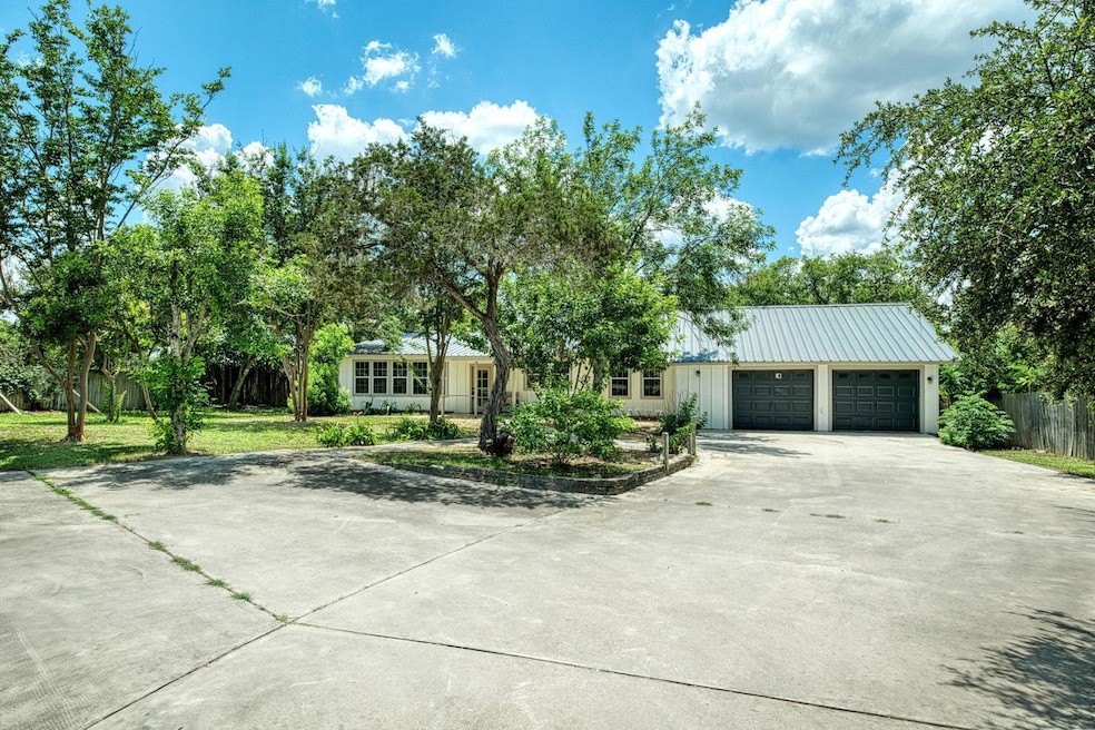 View of front of house featuring driveway, a gara