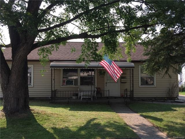 26541 Grandmont St, Roseville, MI 48066 - photo 1