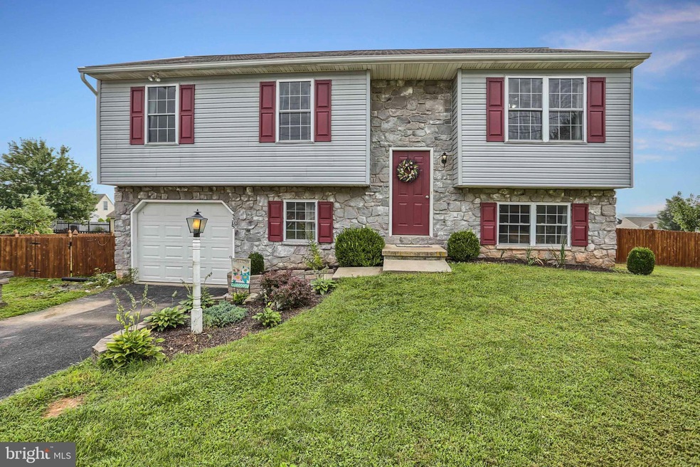 5305 Board Rd, Mount Wolf, PA 17347 - photo 1