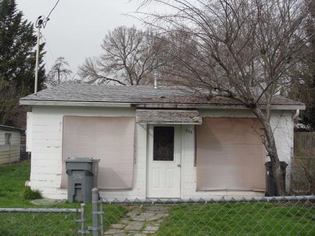 506 NW Clarke St, Grants Pass, OR 97526 - photo 1