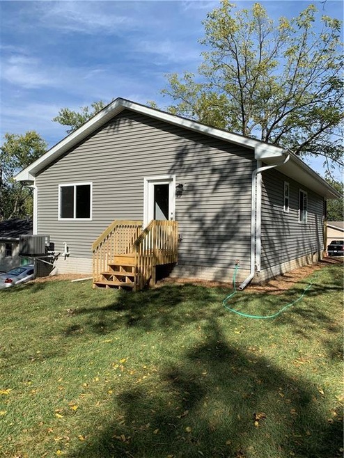 1539 E Bell Ave, Des Moines, IA 50320 - photo 1