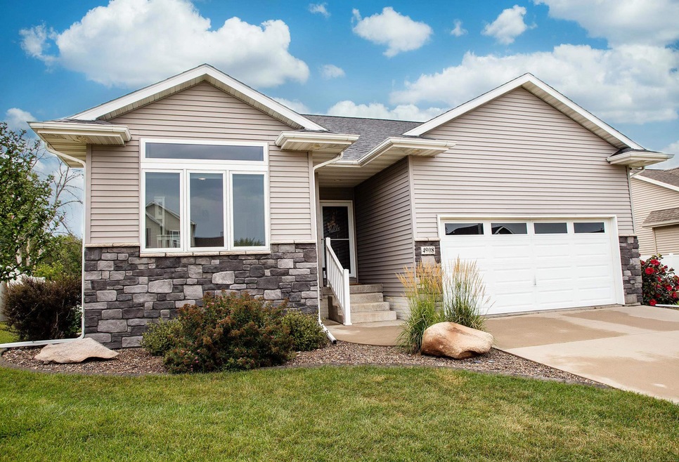 4908 Luke St, Cedar Falls, IA 50613 - photo 1