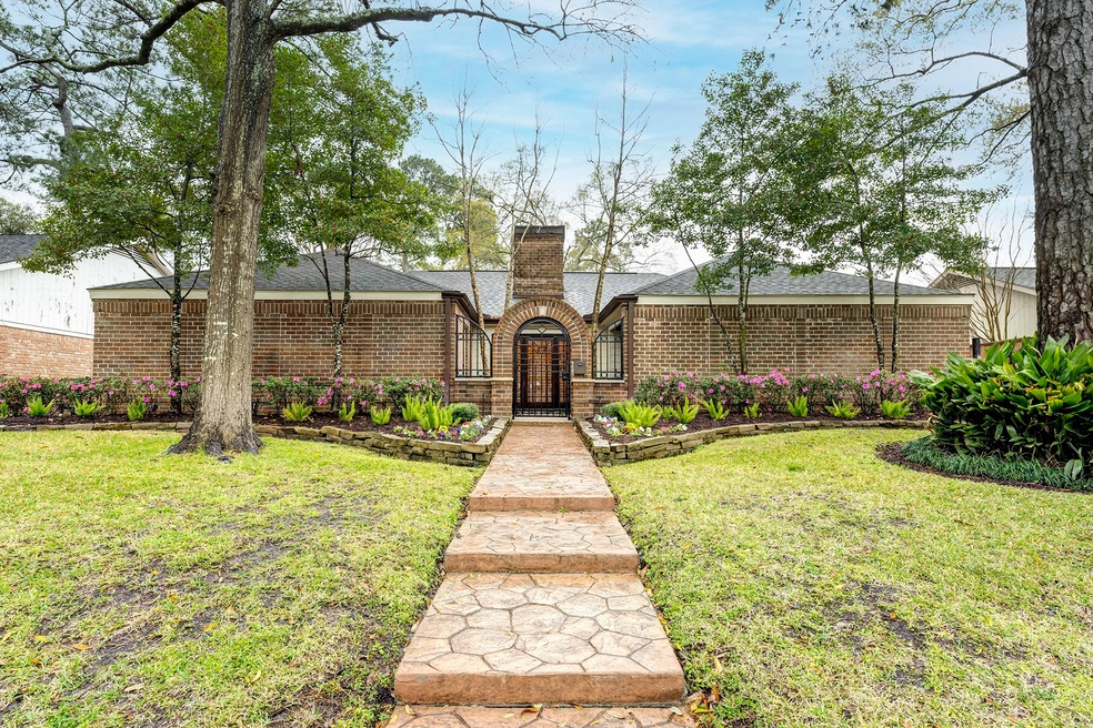 10007 Cedar Creek Dr, Houston, TX 77042 - photo 1