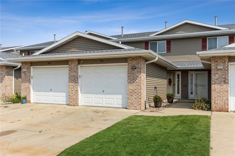 941 Grand Avenue Ct, Marion, IA 52302 - photo 1