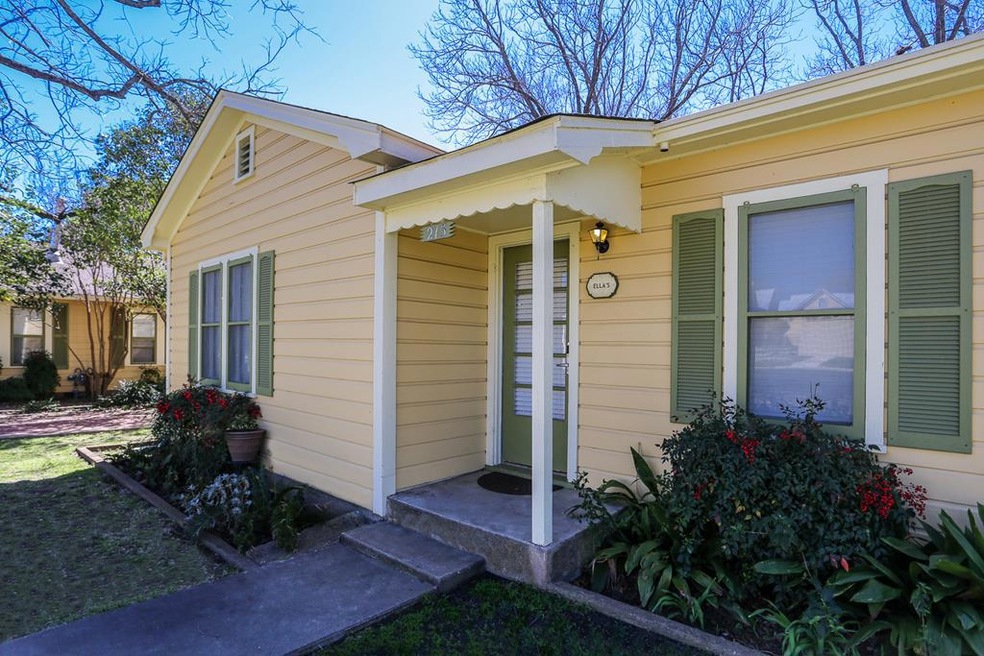 215 W Travis St, Fredericksburg, TX 78624 - photo 1