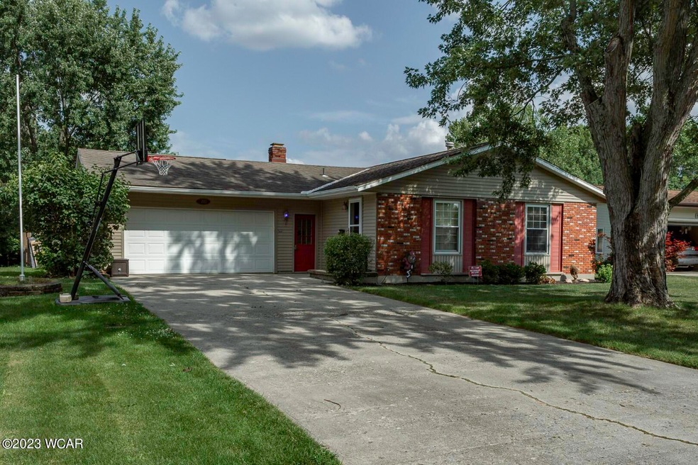 710 N Blackhoof St, Wapakoneta, OH 45895 - photo 1