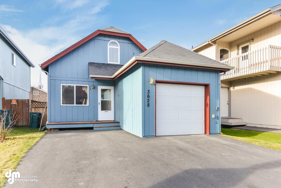 3628 Sycamore Loop in summer