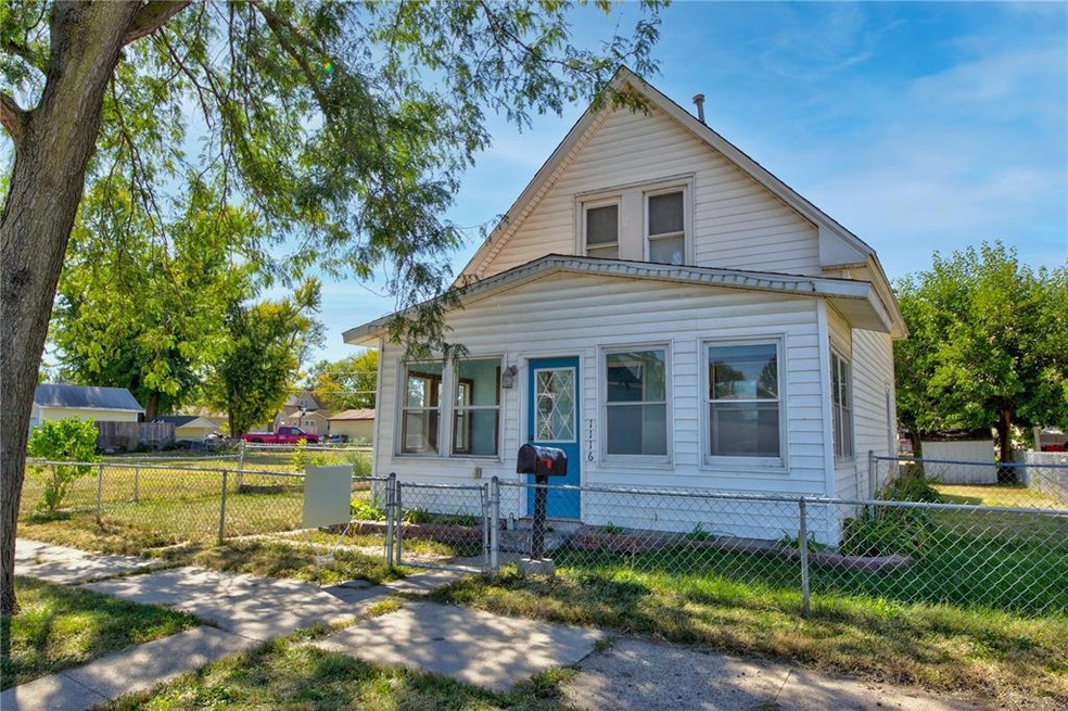 1116 8th St NW, Cedar Rapids, IA 52405 - photo 1