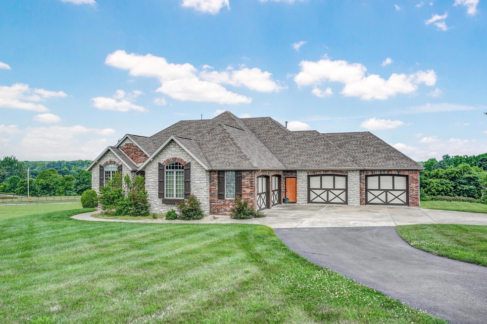 1713 Regency Ln, Nixa, MO 65714 - photo 1