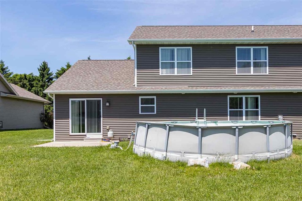 619 Creek View Ln, Appleton, WI 54915 - photo 1