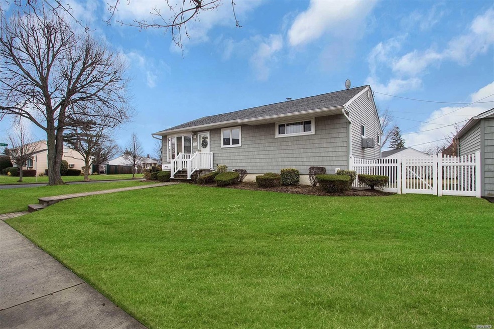 757 Anderson Ave, Franklin Square, NY 11010 - photo 1