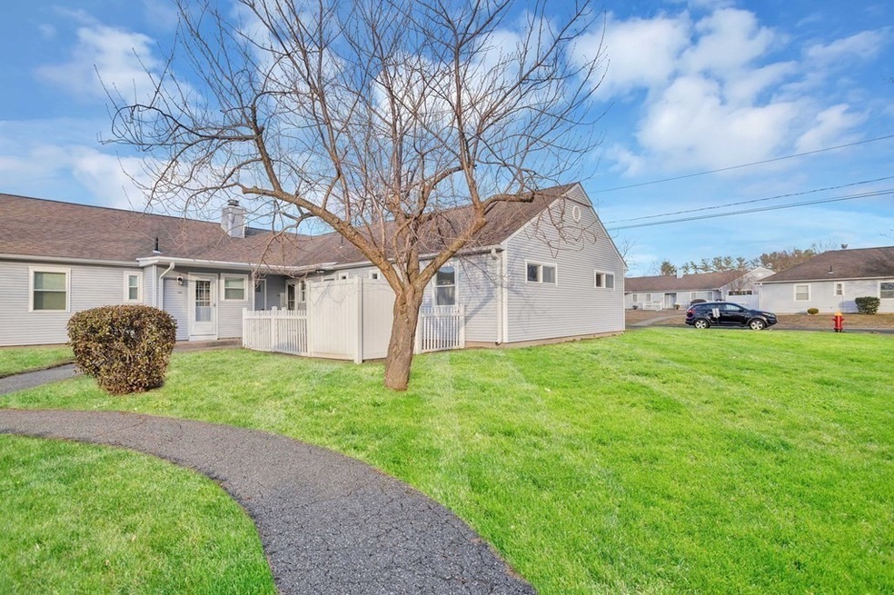 114 Andersen Rd, Chicopee, MA 01022 - photo 1