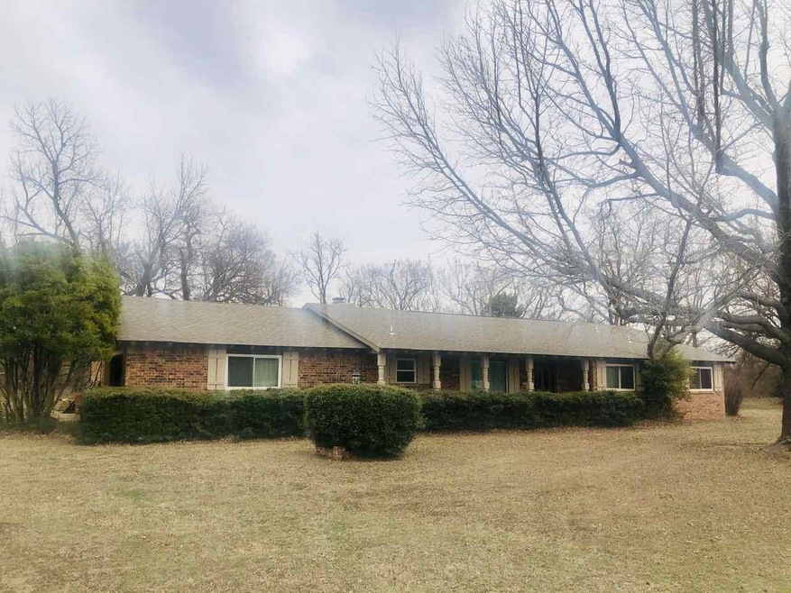 210 W Rock Creek Dr, Cache, OK 73527 - photo 1