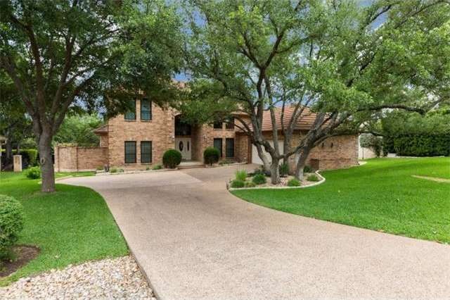 Long driveway with ample parking for your family a