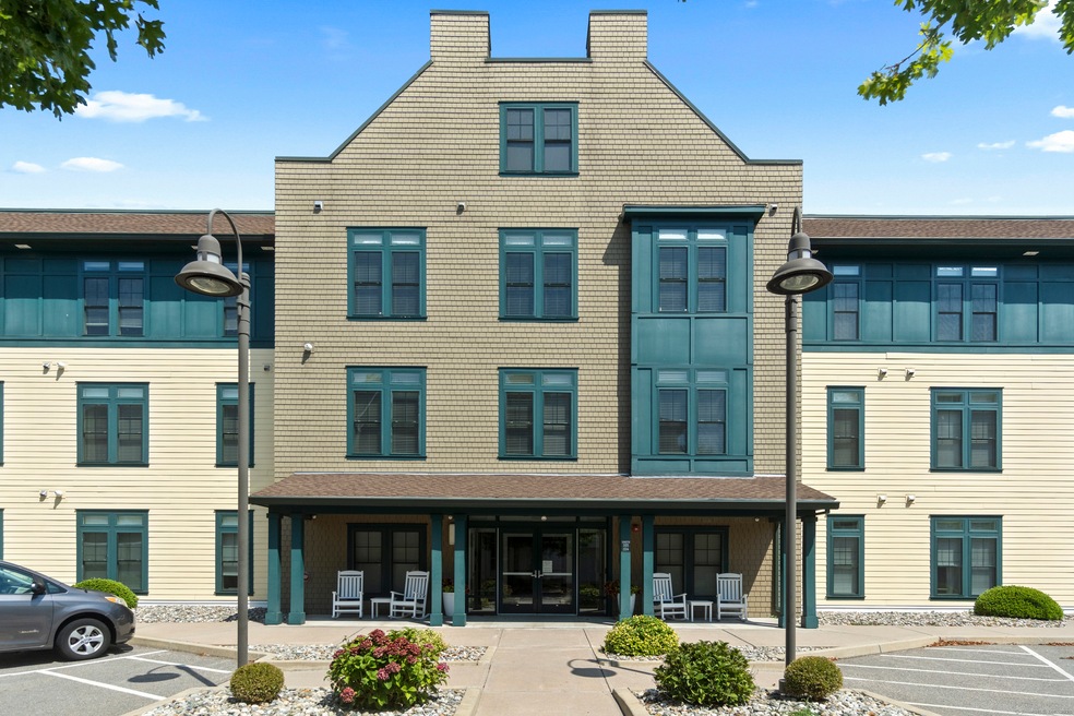 38 Hope St unit 1208, Niantic, CT 06357 - photo 1