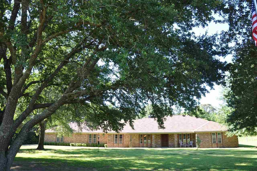 1409 Jeff Davis Dr, Tyler, TX 75703 - photo 1