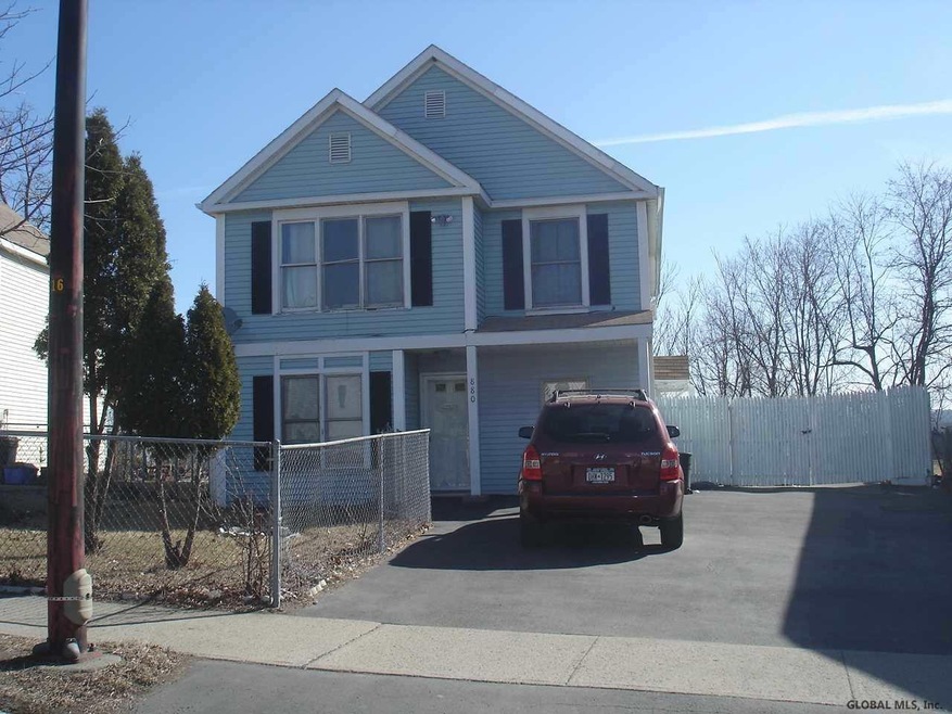 880 Lark Dr, Albany, NY 12210 - photo 1