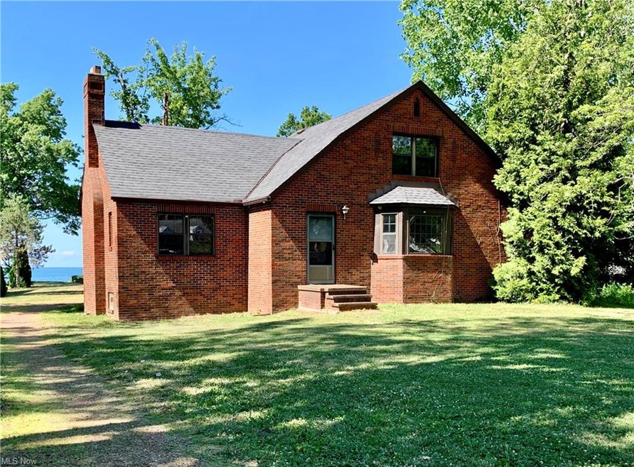 5459 E Lake Rd, Sheffield Lake, OH 44054 - photo 1