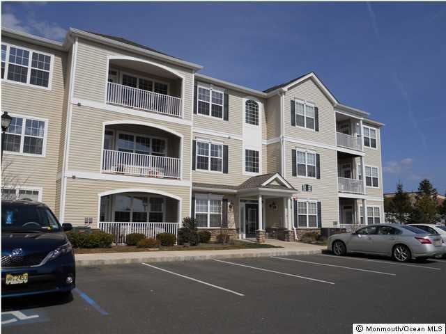 215 Mill Pond Way unit 215, Eatontown, NJ 07724 - photo 1