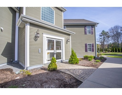 215 Longmeadow Rd unit 302, Taunton, MA 02780 - photo 1
