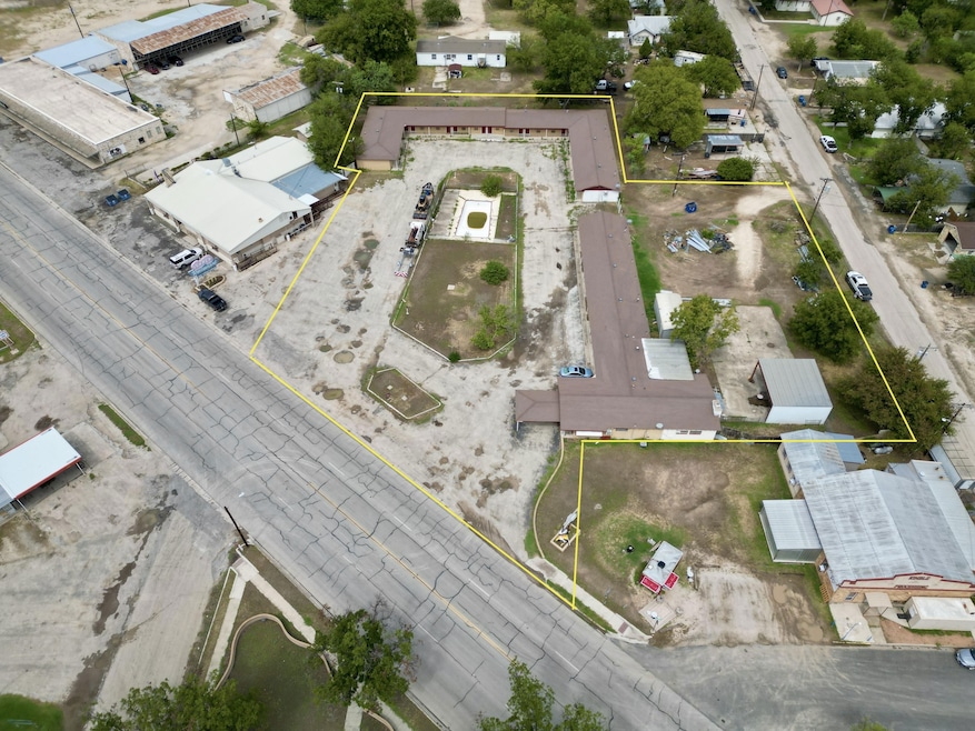 1520 Main St, Junction, TX 76849 - photo 1