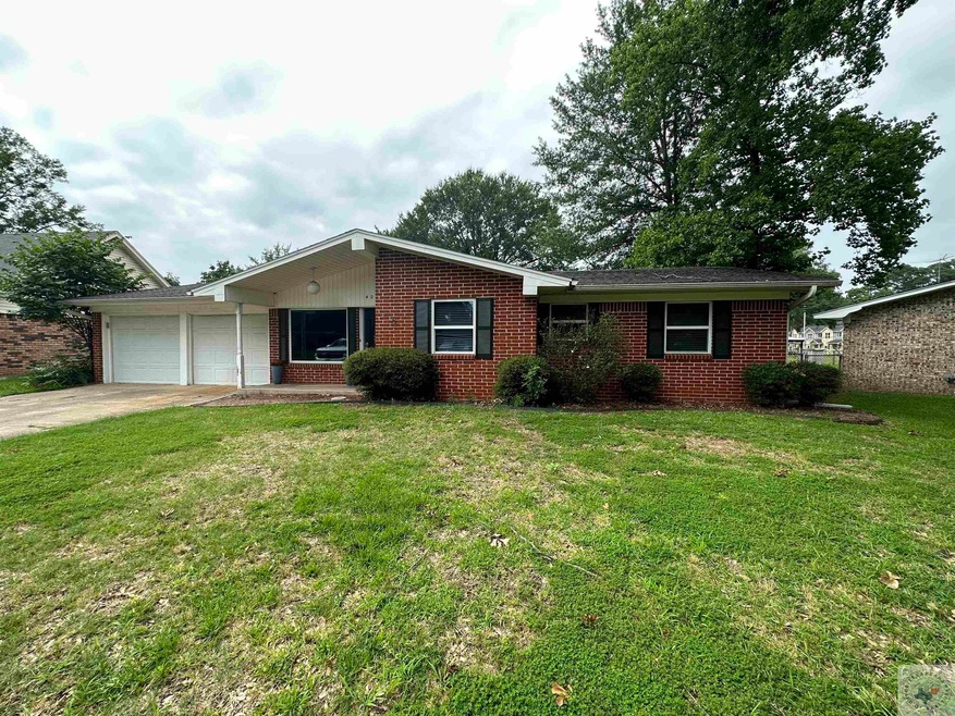 4004 Honeysuckle Ln, Texarkana, TX 75503 - photo 1