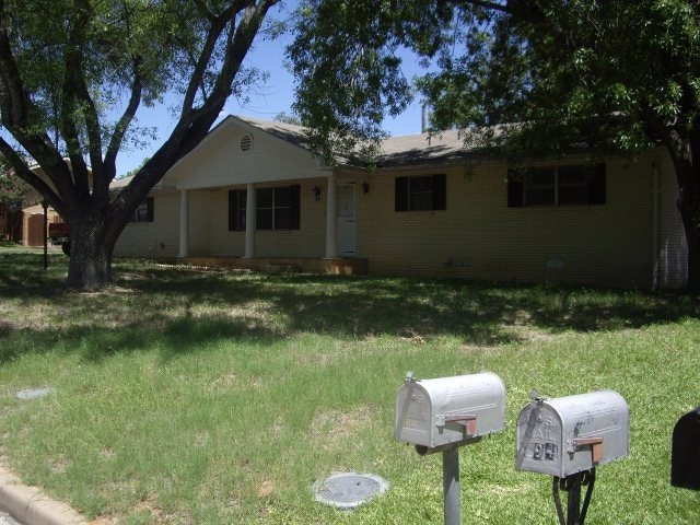 1005 Avenue A, Fredericksburg, TX 78624 - photo 1
