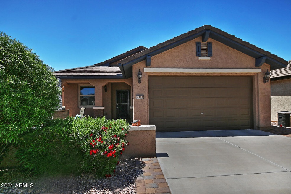 6523 W Mockingbird Way-large-001-033-Fro