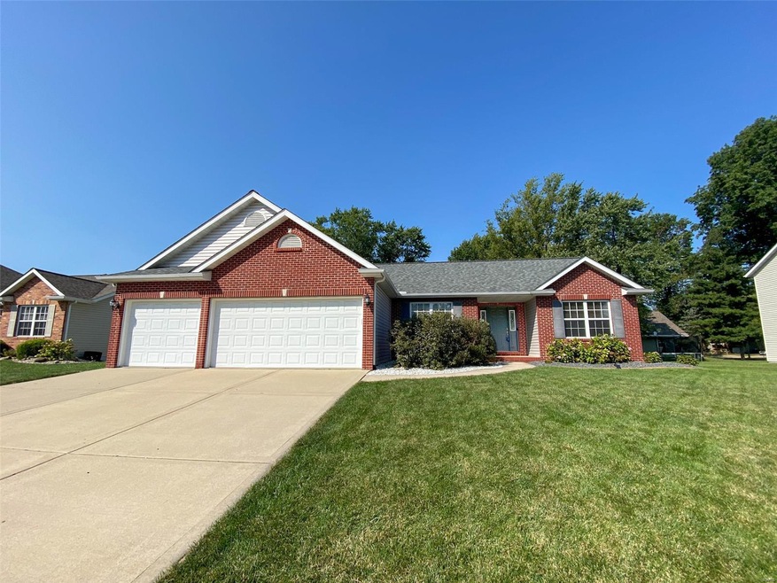 2605 Iron Horse Dr, Maryville, IL 62062 - photo 1