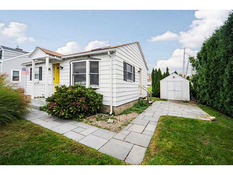 74 Crest St, Middletown, RI 02842 - photo 1