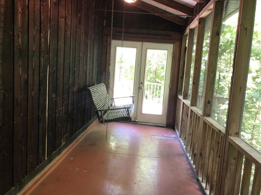 Screened porch area