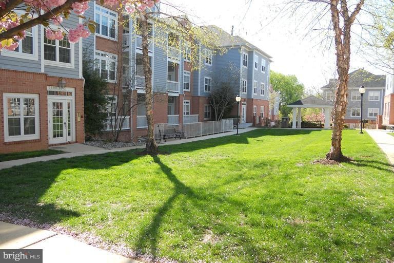 9201 Groffs Mill Dr unit 9201, Owings Mills, MD 21117 - photo 1