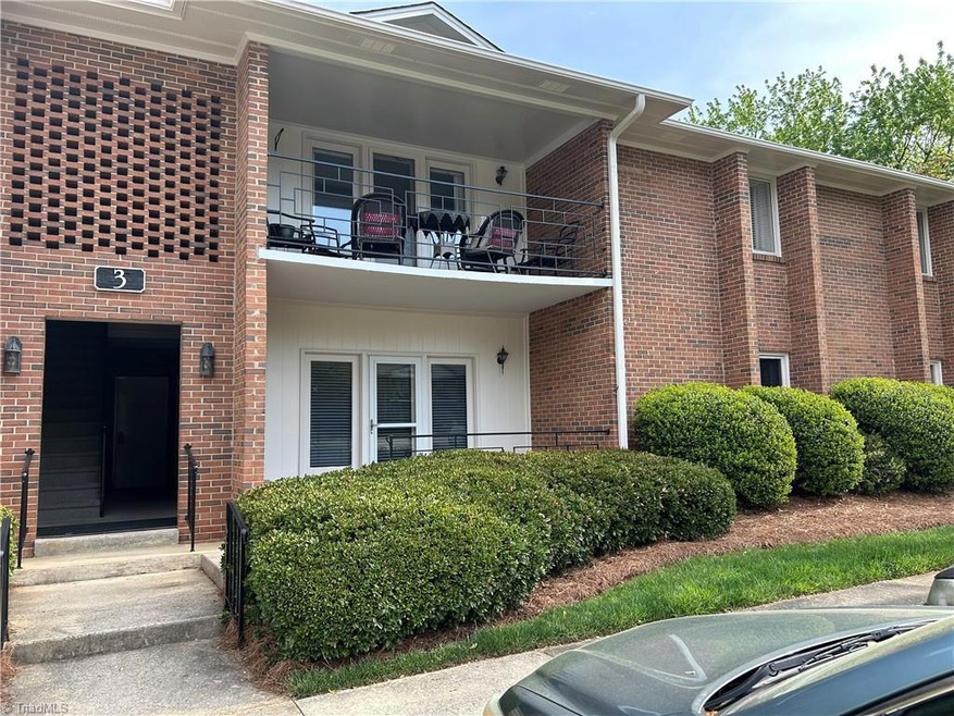 3 Fountain View Cir unit B, Greensboro, NC 27405 - photo 1