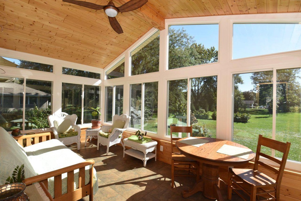 N80W16021 Rainbow Dr, Menomonee Falls, WI 53051 - photo 1