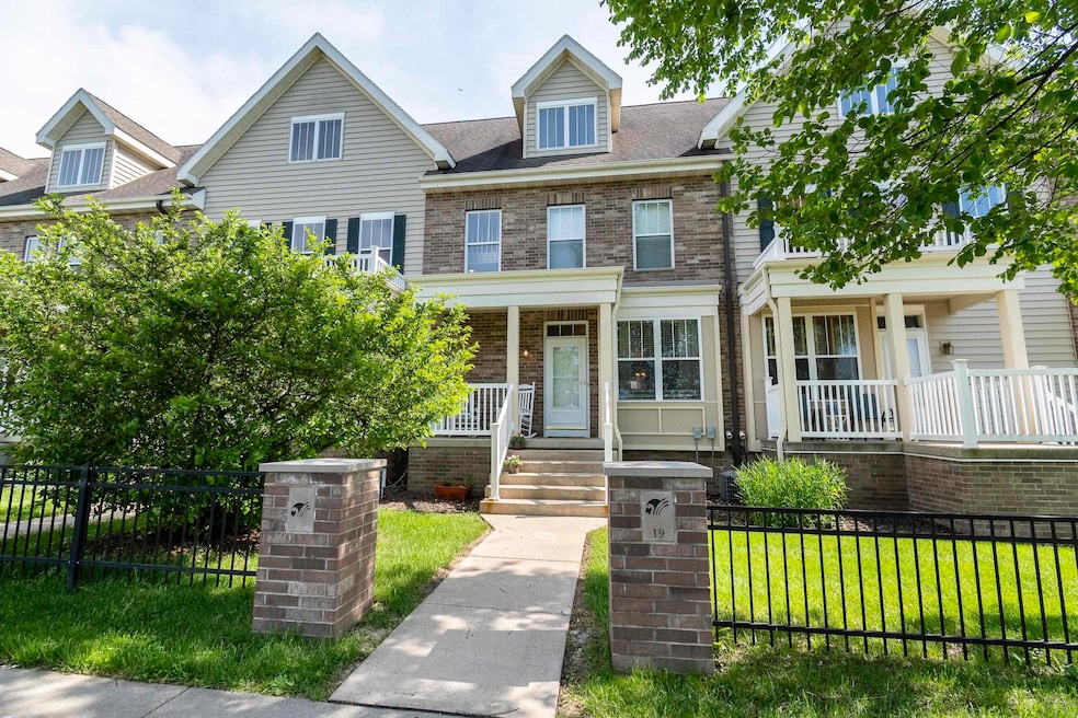 19 S Gardens Way, Fitchburg, WI 53711 - photo 1