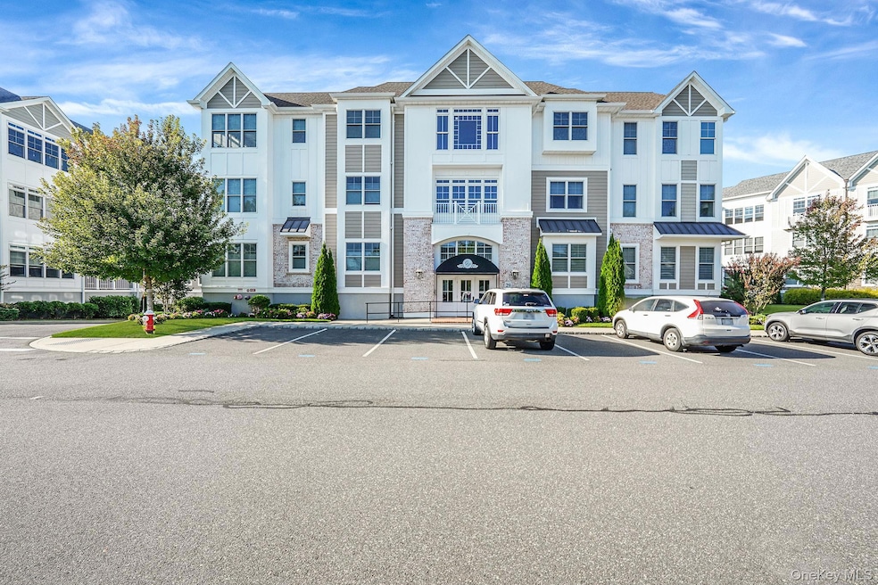 29304 Spruce Pond Cir, Plainview, NY 11803 - photo 1