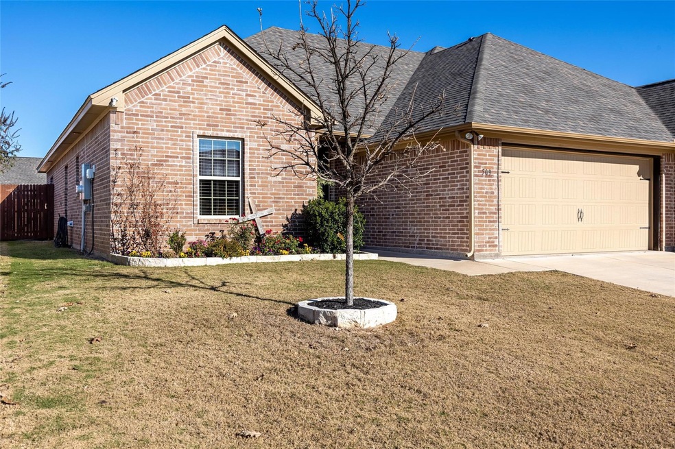 509 Landry Ct, Granbury, TX 76049 - photo 1