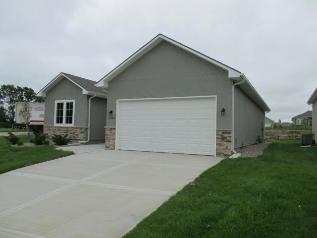 2019 Creek View Ln, Raymore, MO 64083 - photo 1