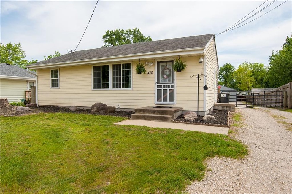 410 NW 50th Place, Des Moines, IA 50313 - photo 1