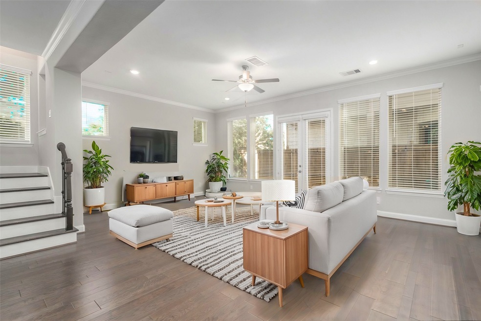 1130 Shepherd Oaks Dr, Houston, TX 77018 - photo 1