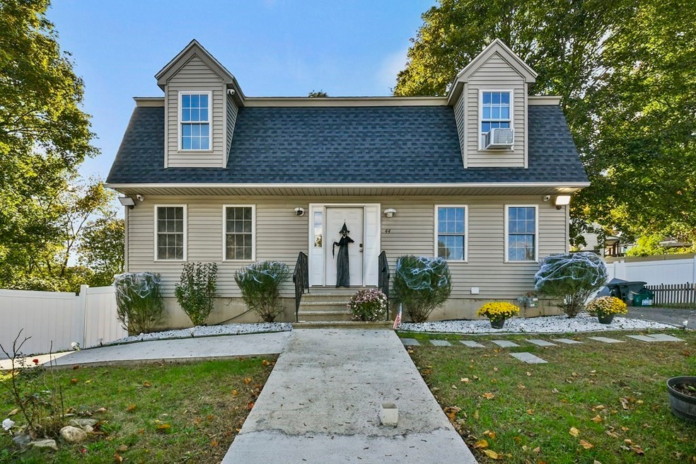 44 Catalpa Cir, Worcester, MA 01603 - photo 1