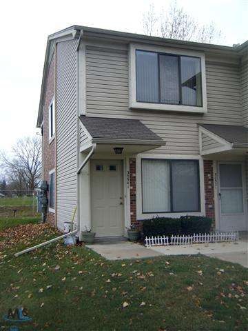 30541 Hidden Pines Ln unit 82, Roseville, MI 48066 - photo 1