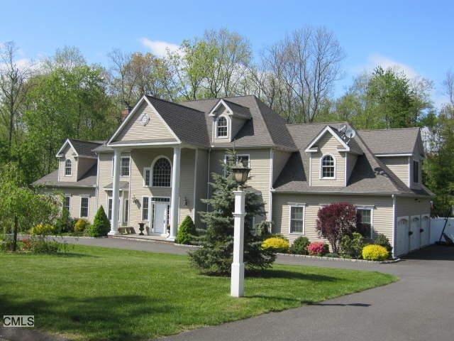 2 Erin Ln, Sandy Hook, CT 06482 - photo 1