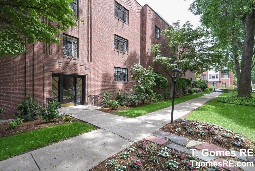 112 Sewall Ave unit 1, Brookline, MA 02446 - photo 1
