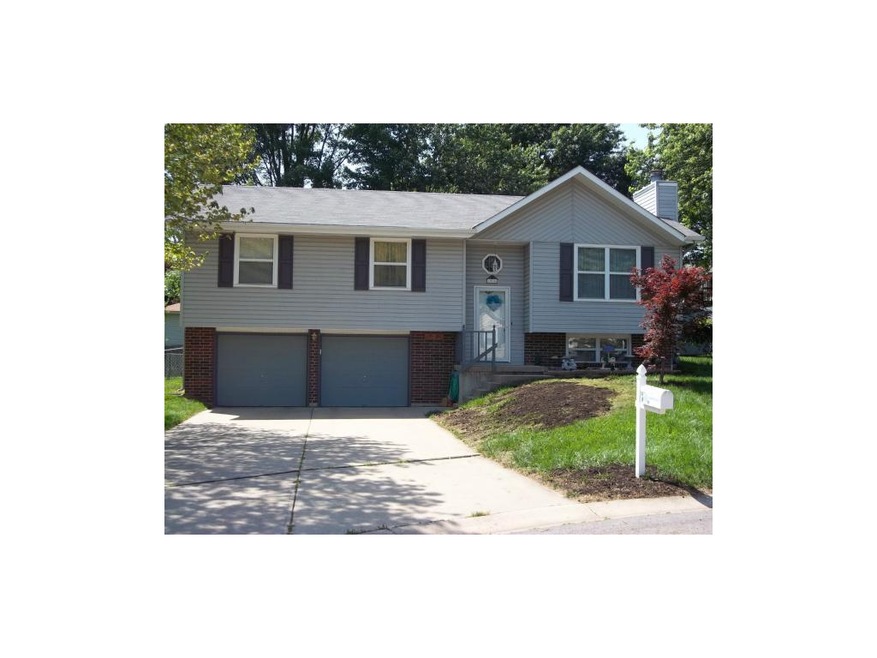Welcome Home!  Treed lot on quiet cul-de-sac.  Spo