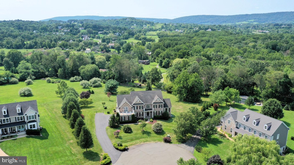 35669 Kelsey Hill Ct, Round Hill, VA 20141 - photo 1