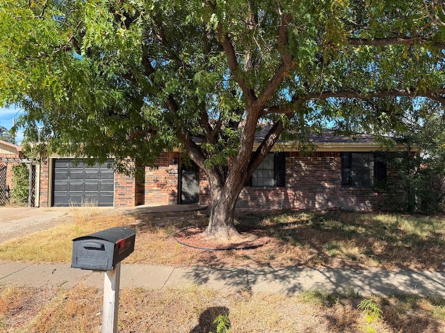 2106 N Beaver St, Guymon, OK 73942 - photo 1