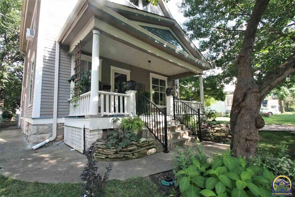 1516 SW Wayne Ave, Topeka, KS 66604 - photo 1